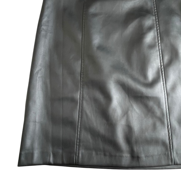 Talbots Vegan Leather Mini Skirt Women’s Size 8 Casual Black Soft - Picture 3 of 7